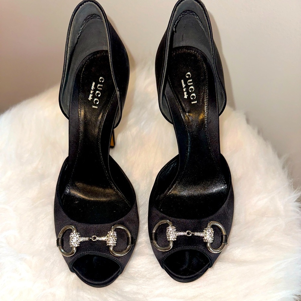 Authentic Gucci black satin classy heels!
